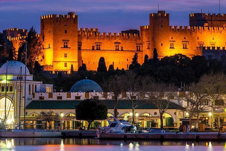 RHODOS BEI NACHT